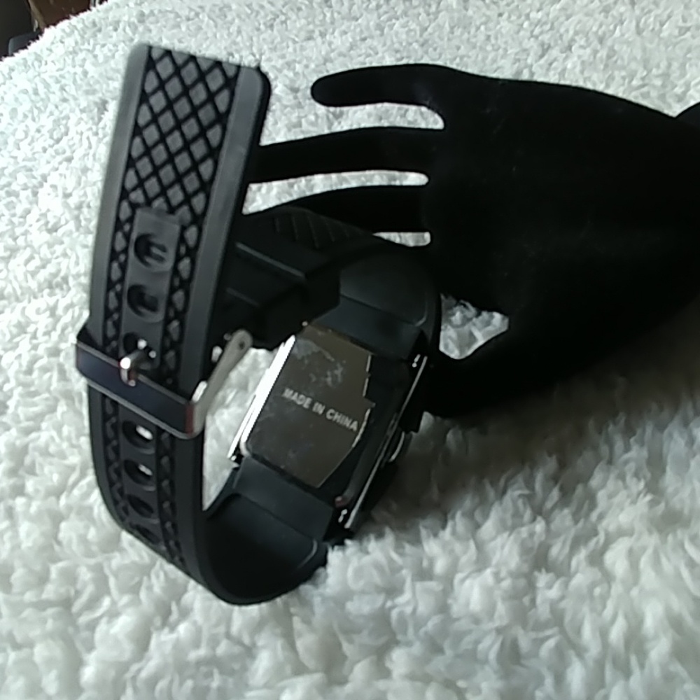 Digital LED watch - Picture 3 of 3